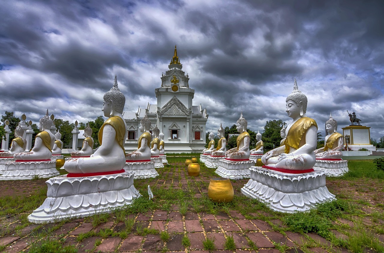 Historia świątyń w Tajlandii – od kamienia do złota
